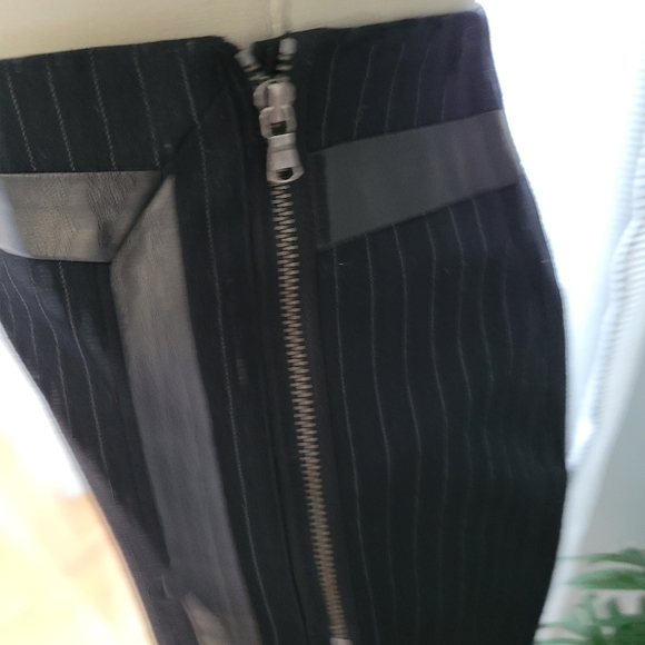 CLUB Monaco Women's Pin Stripe Wool Black Leather Trim Skirt Size 4 - Picture 2 of 8